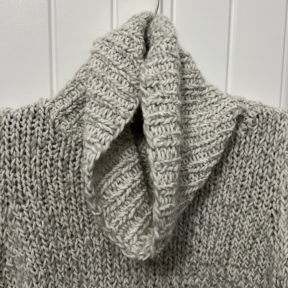 Express Handknit sweater size medium good condition - Picture 2 of 6